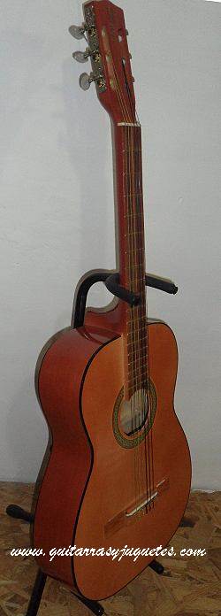 Guitarra Económica modelo ETE de Paracho Vista 1